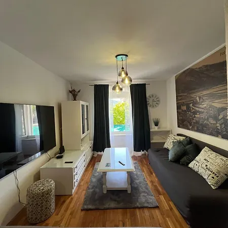 Main Street Apartmán *